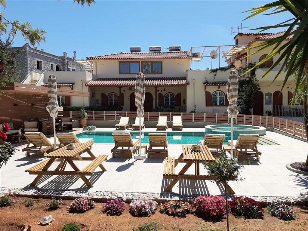 Athina Apartments Stoúpa Buitenkant foto